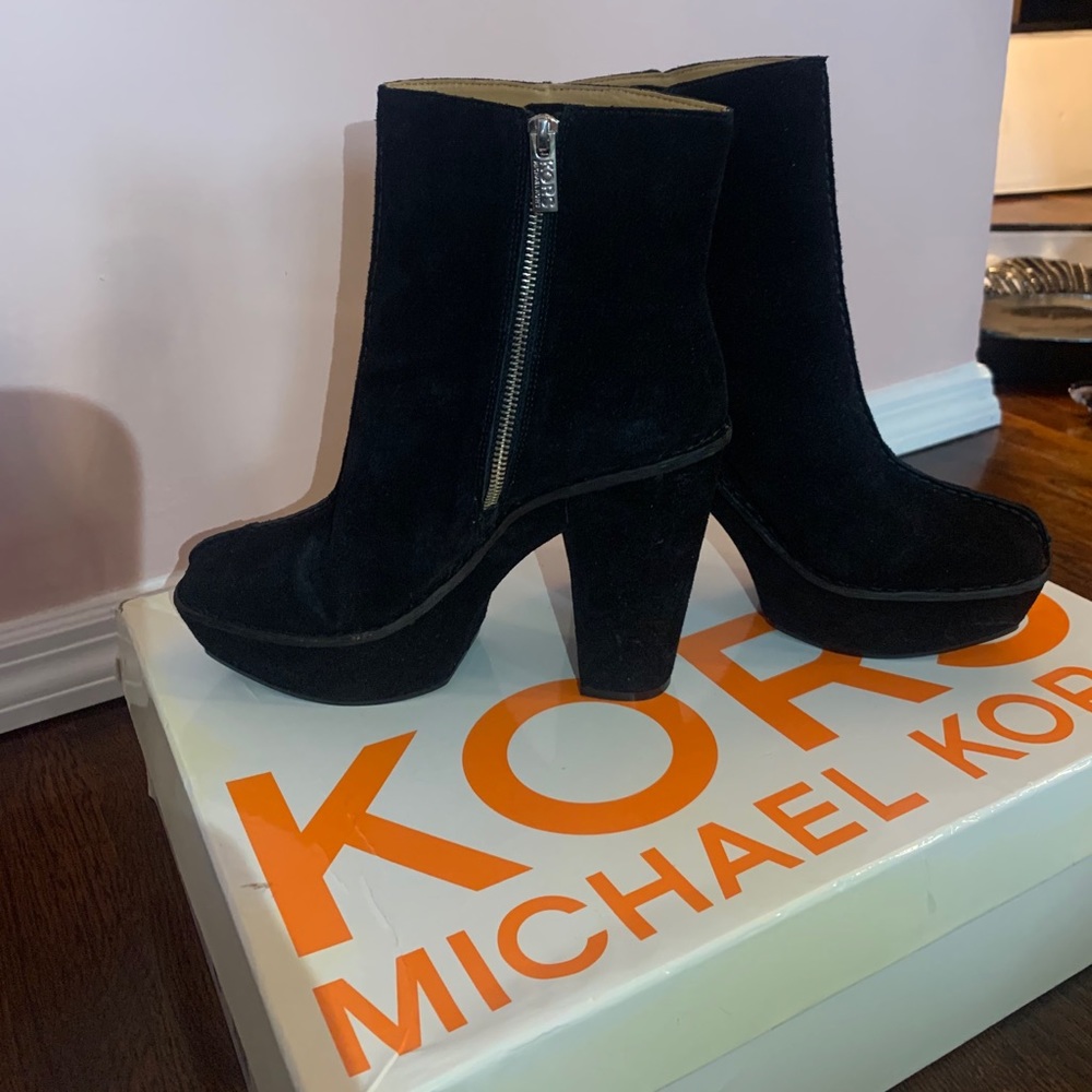 Michael Kors Suede Booties so 8.5 NWOT